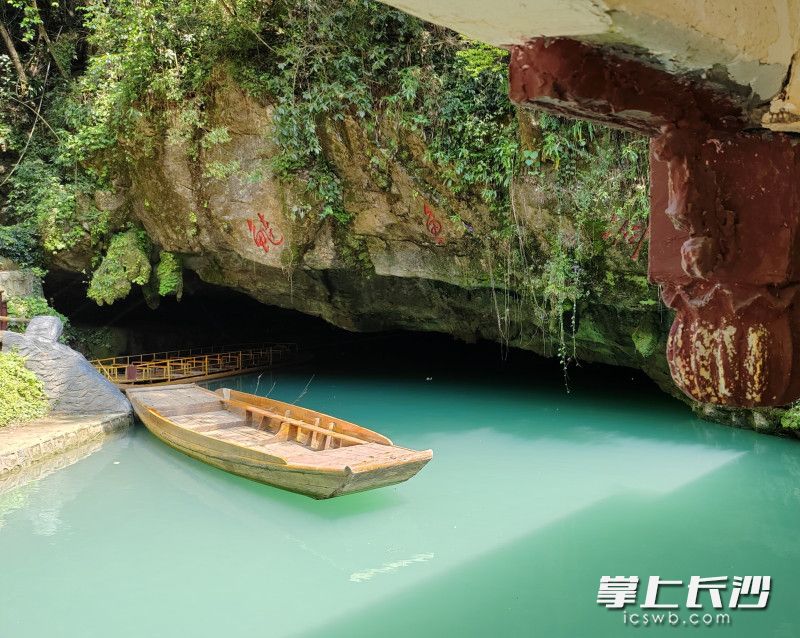 乌龙山大峡谷鲢鱼洞 黄能 摄