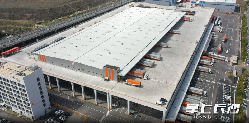 申通快递长沙转运中心联合常德、衡阳两大直营中心，业务覆盖湖南省14个市州和近2000个乡镇。