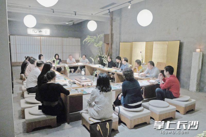 湖南省孔子学会在长沙举办传统文化好书荐读活动。