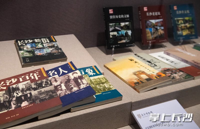 纪实摄影家罗斯旦的作品集。