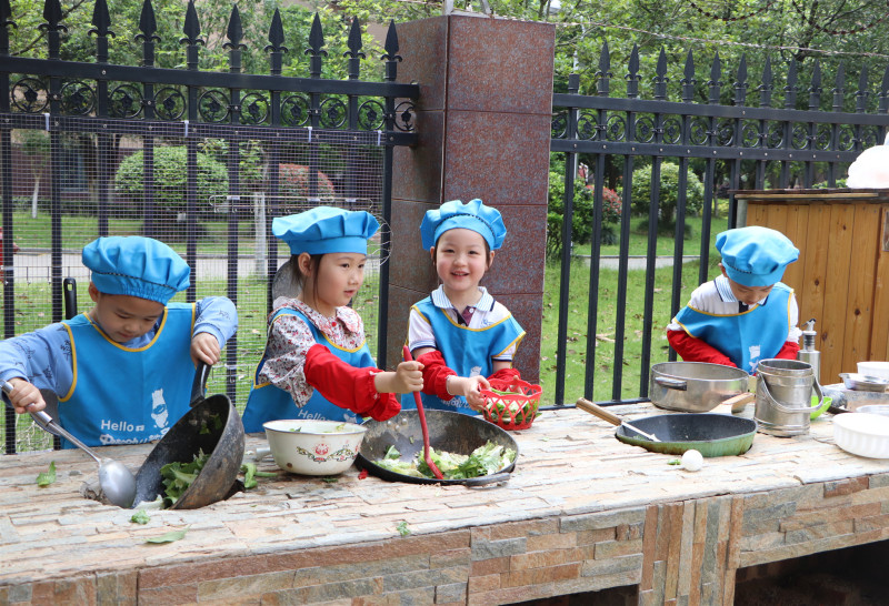 望城区中瀚幼儿园的孩子们正在开心地玩自主游戏。 望城区中瀚幼儿园的孩子们正在开心地玩自主游戏。