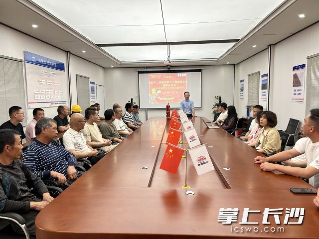 4月24日，中铁十二局七公司浏阳分公司联合浏阳市普迹镇政府开展以“预防为主，生命至上”为主题的安全教育培训和实战消防演练活动。通讯员 通讯员 廖朝辉 陈卓 摄
