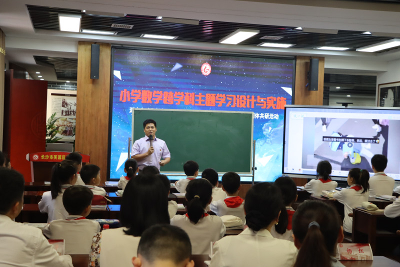 首席名师旷海彬现场指导。