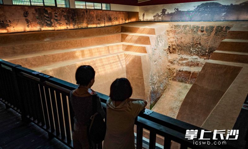 4月28日，记者提前探访马王堆汉墓墓坑遗址，5月1日，马王堆汉墓墓坑遗址将恢复开放。均为长沙晚报全媒体记者 邹麟 摄