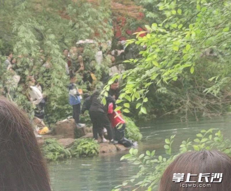 落水者被救出。  网友供图