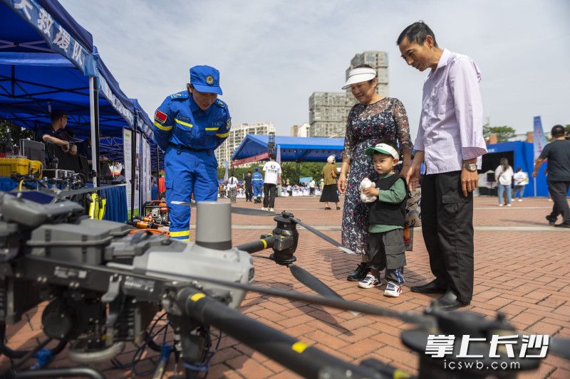 救援设备展示。