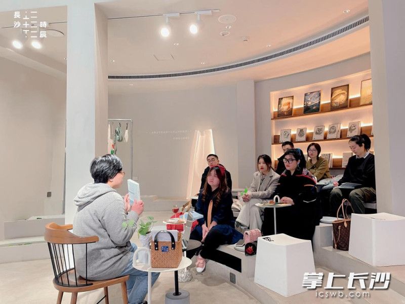 “长沙十二时辰”书店举行阅读分享会 资料图片