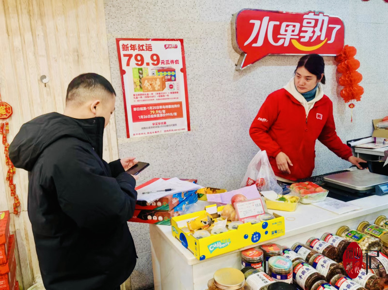 社区人员走访基层可随时录入、修改、查询信息，并打个性化标签的电子台账。图片来源：掌上长沙