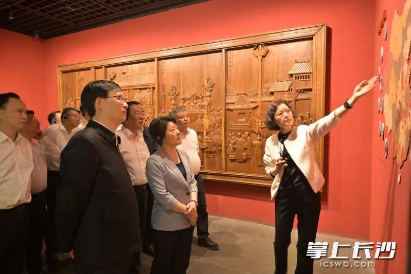 长沙市党政代表团考察夫子庙历史文化街区及中国科举博物馆。余劭劼 摄