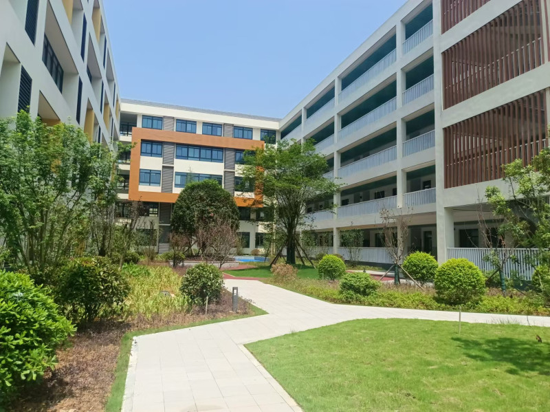 湖南师大附中星城实验谷山中学校园一角。