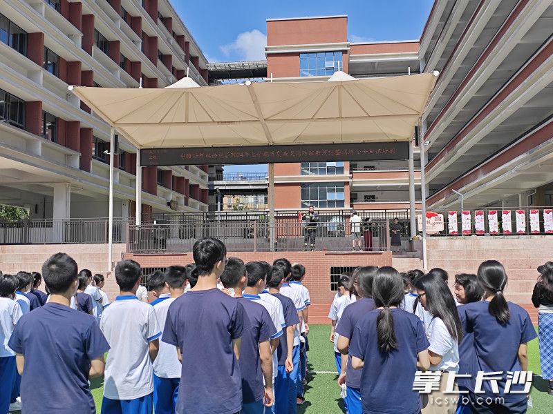 普及消防安全知识，助力创建平安校园。长沙晚报通讯员 杨慧 供图