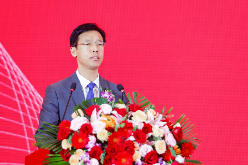 澳优执行董事、行政总裁任志坚在开幕式上发言。