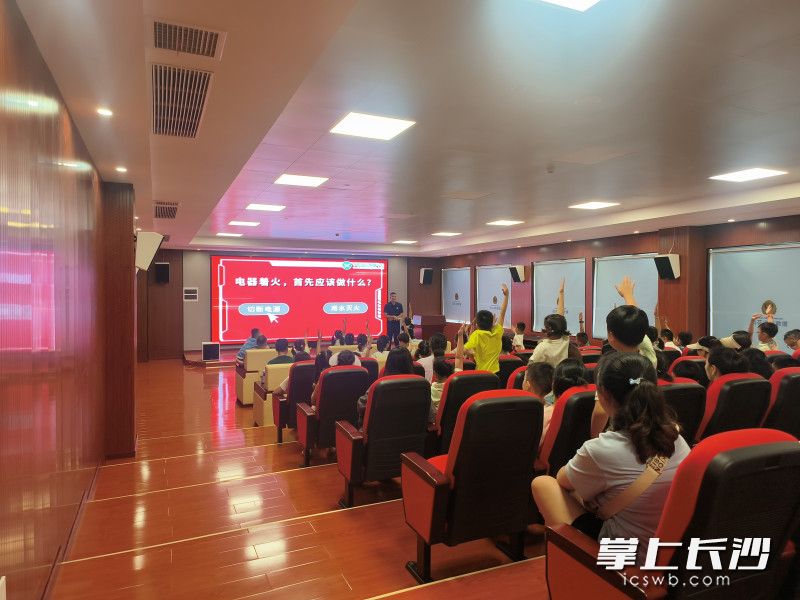 幼儿园萌娃积极回答提问。长沙晚报通讯员 杨慧 供图