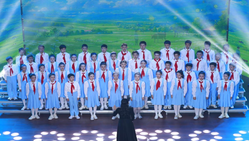 合唱《嗨！少年》激励每一位少年儿童学科学、爱科学、用科学。