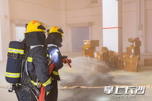生产安全与环保事件应急救援综合演练。 均为长沙晚报通讯员尹家兴供图
