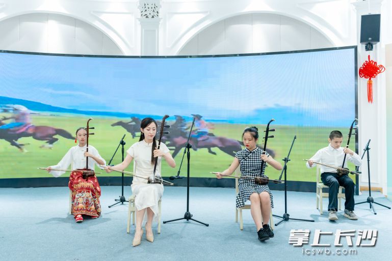 “非遗传承 童心守护”湖南省少年儿童图书馆“文化和自然遗产日”活动在“湘少有戏”文旅小剧场启动。均为主办方供图