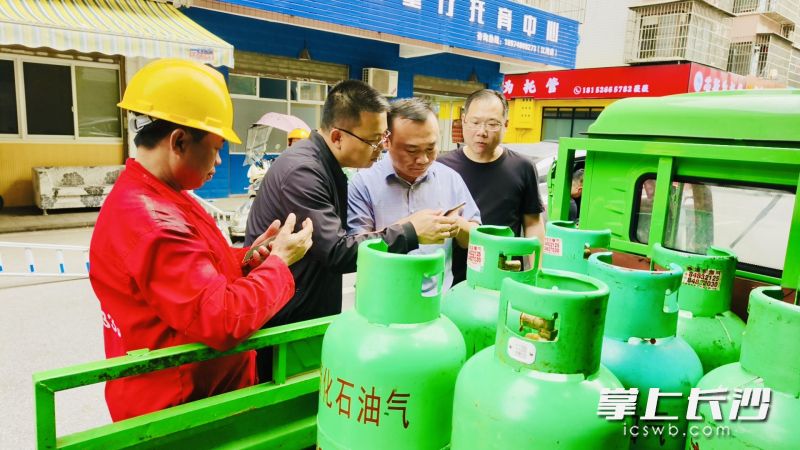 社区联合有关部门完成瓶装液化气改造清零。 长沙晚报通讯员 汤银 供图