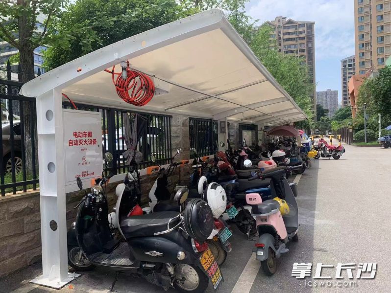 智慧消防电动车棚已落地长沙、深圳、福州、广州等多个城市的200多个住宅小区。长沙晚报通讯员 供图