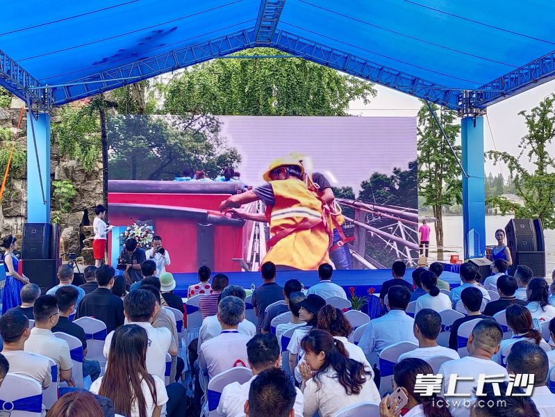 14日下午，长沙市城市管理局2024年“安全生产月”宣传培训咨询演练主题活动在湖南烈士公园举行。  均为长沙市城市管理局供图