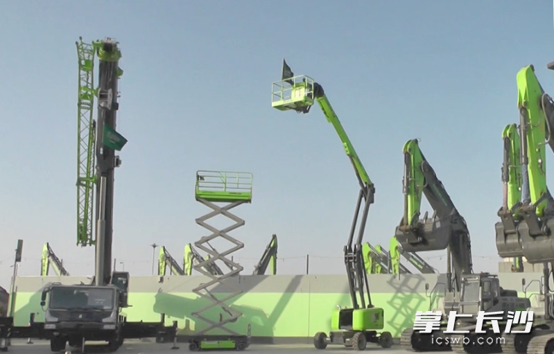 中联重科沙特塔布克客户日活动展示的各类产品。  长沙晚报通讯员 李家宇 供图