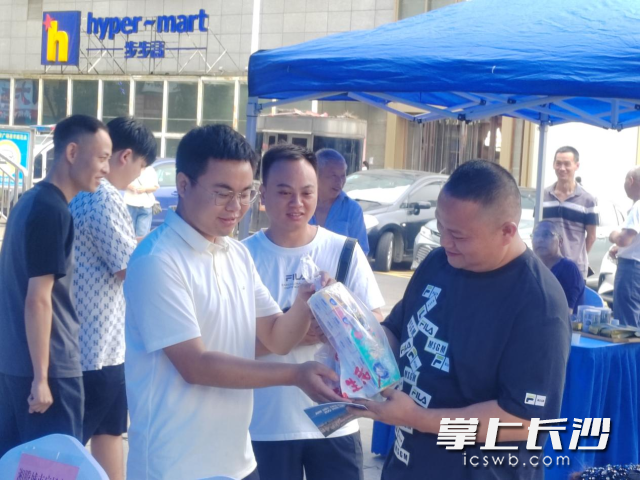 数十名业主代表参与。均为长沙晚报通讯员 向玲娅供图
