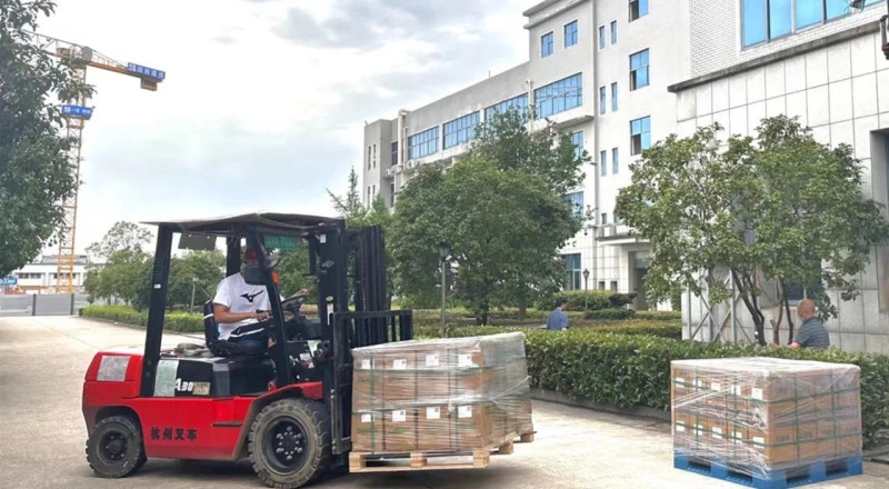 湖南美特新材料科技有限公司自主研发生产的钠电正极材料镍铁锰酸钠MT-N20新产品，昨日正式出库装车。长沙晚报通讯员 尹柳娟摄