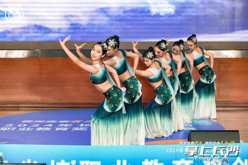 现场表演的节目《孔雀》。   均为活动主办方供图