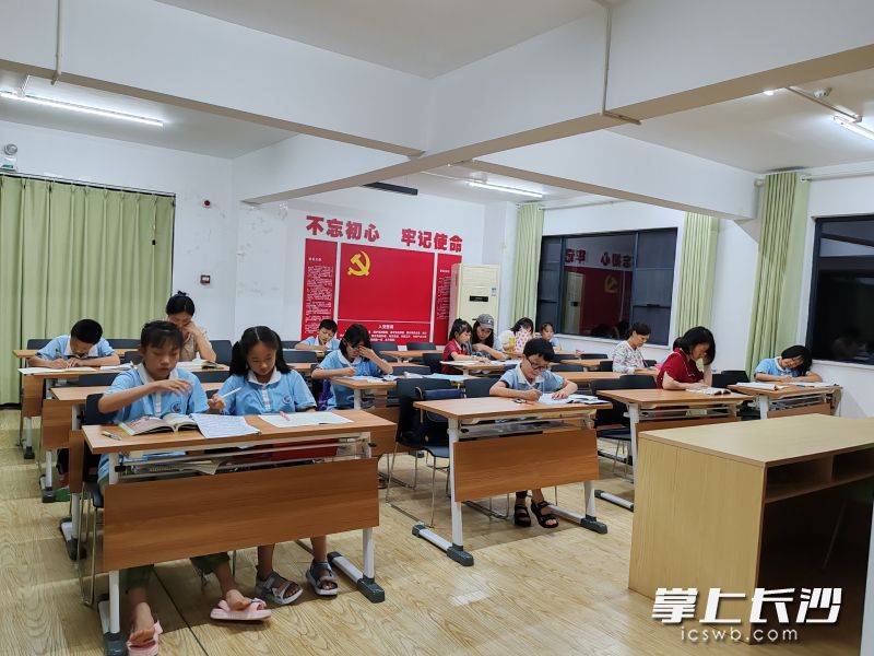 新园社区为居民提供临时学习点。 均为 桂花坪街道 供图