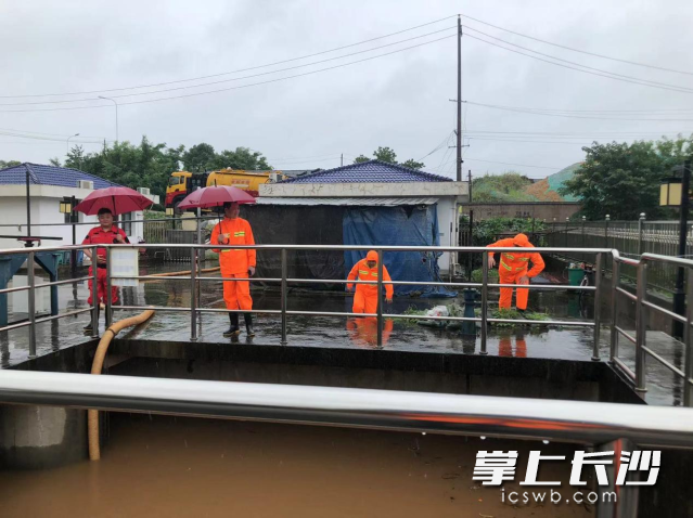 圆满完成指挥中心指派的排水抢险救援任务，确保了无人员伤亡。