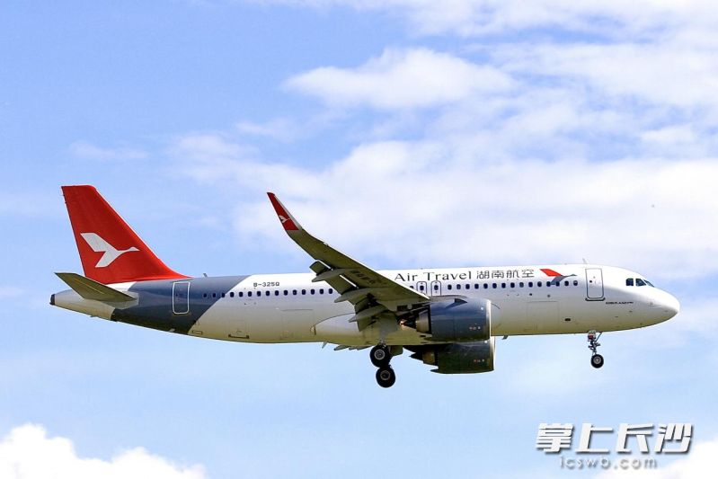 暑运期间,湖南航空将加密多条热门旅游航线。 均为长沙晚报通讯员张泽辉供图 暑运期间,湖南航空将加密多条热门旅游航线。 均为长沙晚报通讯员张泽辉供图