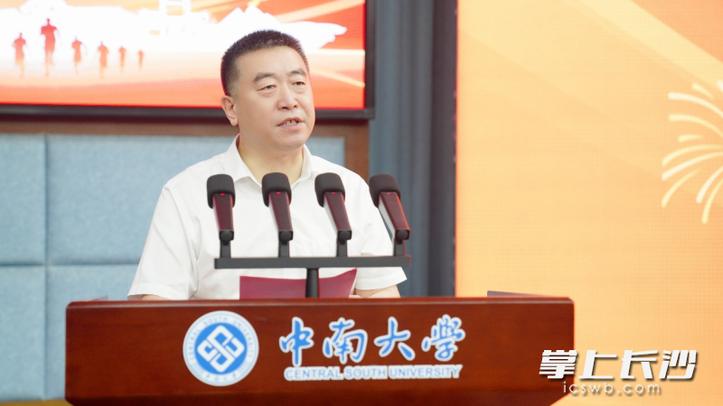 湖南省校友工作促进会第一任会长、中南大学党委副书记李景升表示，促进会的首要职责在于凝聚校友力量。