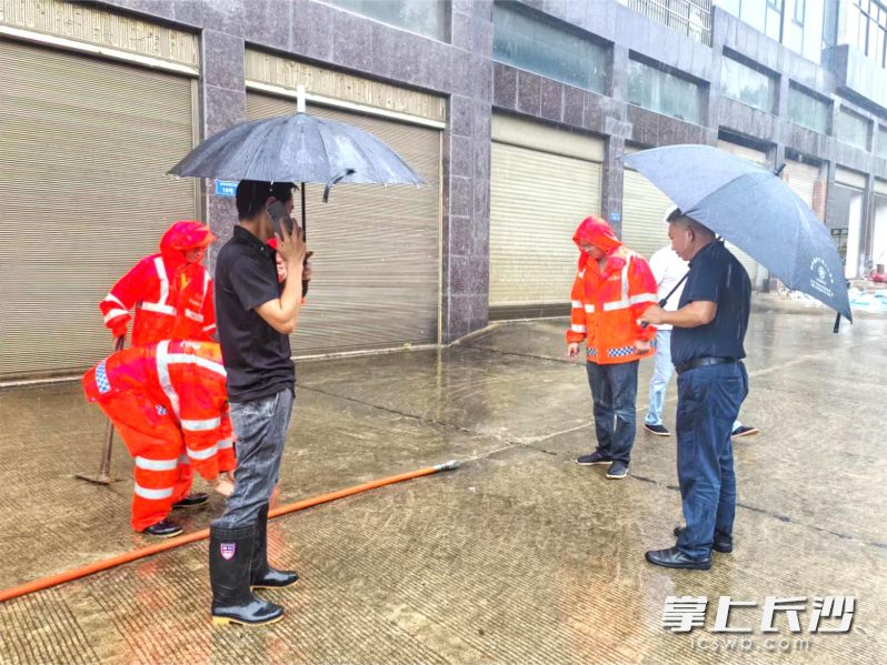 宁乡玉潭街道金星社区及时联系排水中心，解决安置区排水不畅问题。