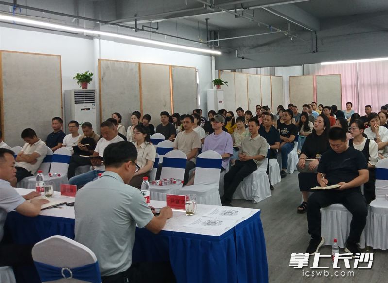 望城举行暑假校外培训机构规范运行布置会，进一步规范校外培训机构运行。  长沙晚报通讯员 吴小奇 供图