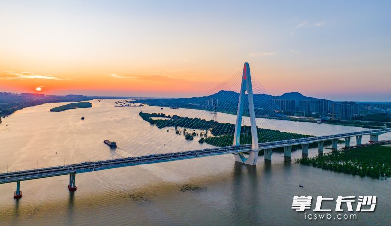 7月4日，“湘江之钻”香炉洲大桥正式通车。长沙晚报全媒体记者 邹麟 摄