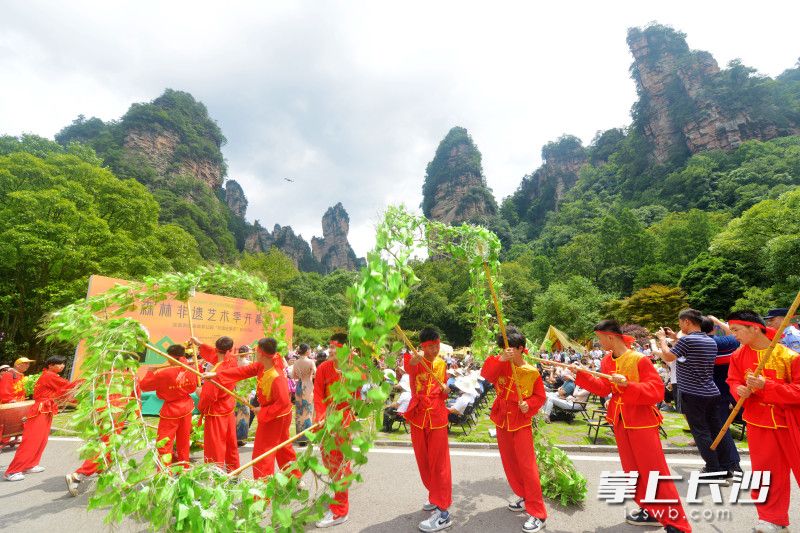 7月5日，张家界首届森林文化艺术季启幕。  均为长沙晚报通讯员邓道理摄