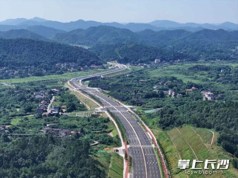 新韶山南路通车。长沙晚报全媒体记者 郭雨滴 摄