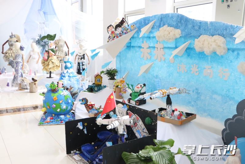 “0号雷小锋”们的手工作品。