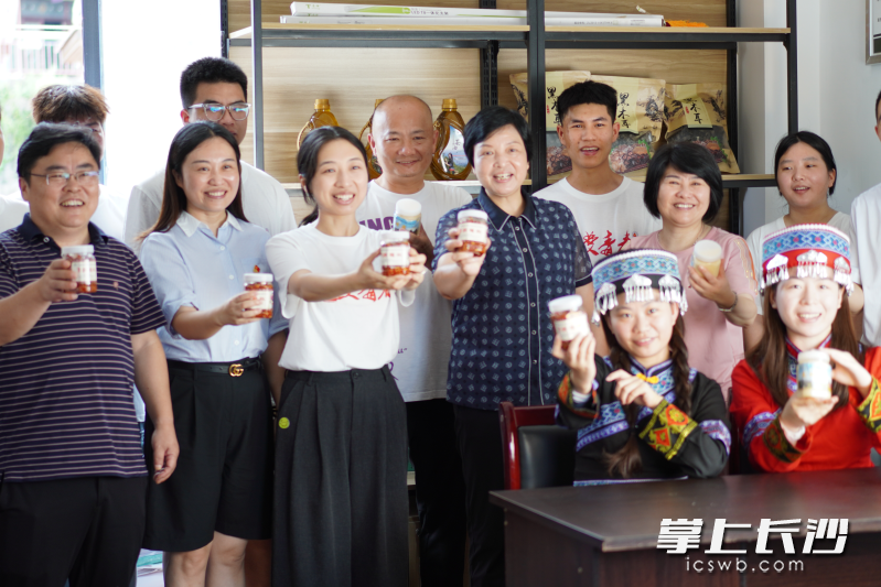 电商学院团队将努力为标东垅村打造直播带货团队，通过电商平台销售当地特色农产品。