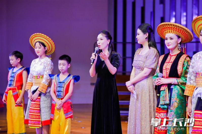 20余名来自溆浦的小朋友与长沙的小朋友们携手参与了演出。