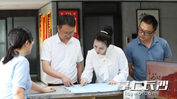 市纪委监委驻市自然资源和规划局纪检监察组联合机关纪委对“云上监督”发现的问题进行现场核查。  长沙晚报通讯员 陈泉 供图