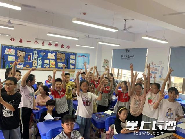 孩子们积极参与防溺水安全课教育。长沙晚报通讯员 秦晓阳供图