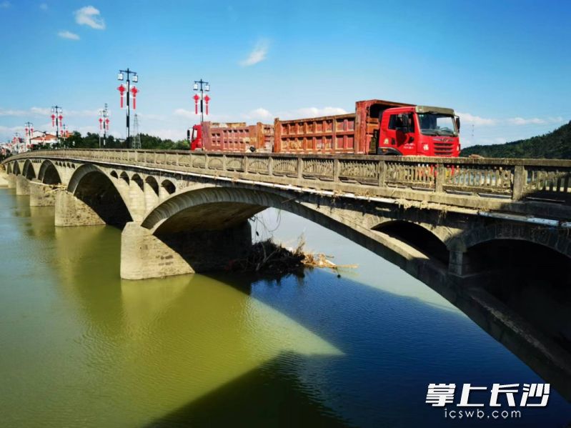 浯口大桥荷载试验场景。长沙晚报通讯员 李渊沅 摄