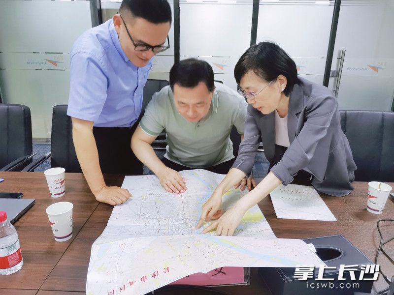 推介园区区位优势，鼓励企业落子高端智能制造。
