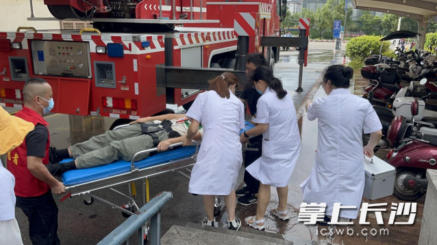 现场设置疏散逃生、防烟面罩使用、灭火器使用、消防栓使用、心肺复苏5个体验区域。