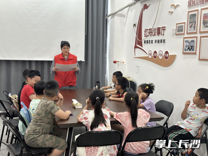 孩子们在听课。长沙晚报通讯员 刘志远 供图