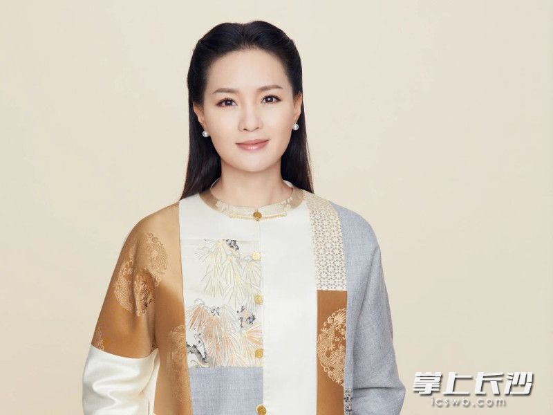 著名女高音歌唱家雷佳