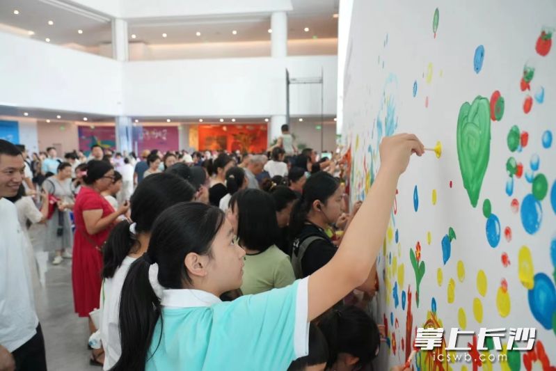 活动现场。除肖舞摄外，均为湖南美术馆 供图