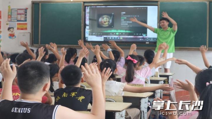 关爱教育团队开展法律宣讲、法律音乐情景剧、音乐治疗等丰富活动。均为 通讯员 阙烁 朱祥瑞 周佳 供图