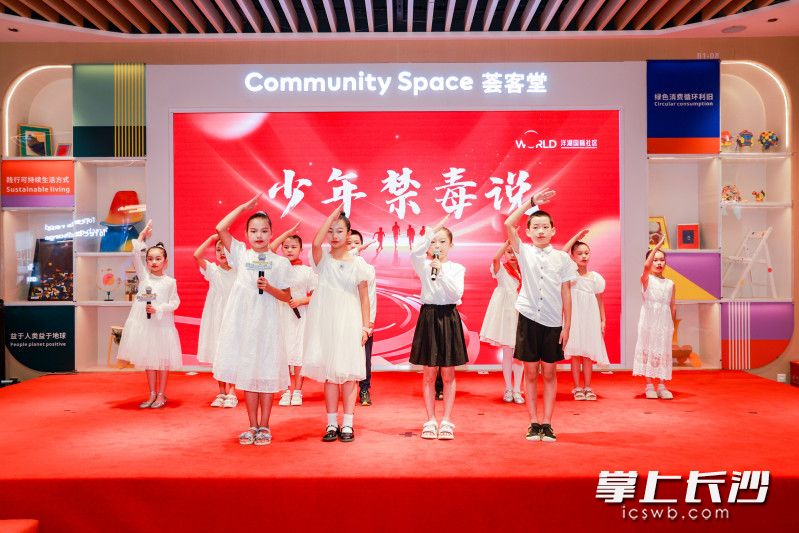 现场表演。