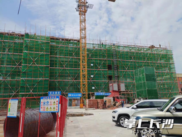 存在安全隐患的电梯作业现场。 长沙晚报通讯员 秦晓阳供图